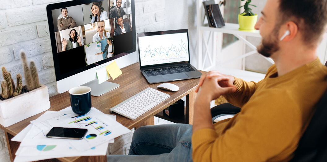 IT Spezialist unterstützt als virtueller Assistent via Online Meeting
